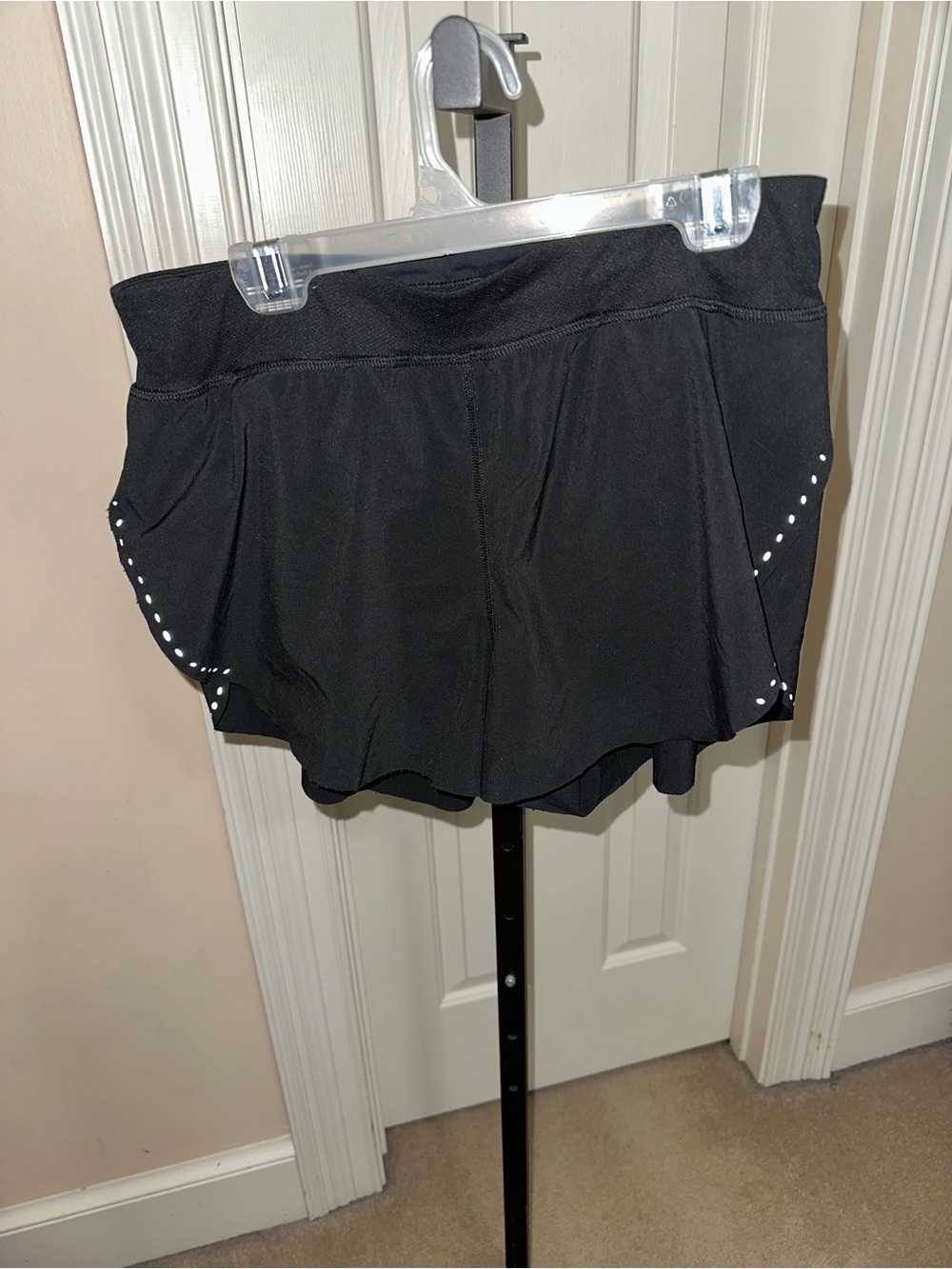 lululemon athletica Black Women's shorts size 6 3 inch inseam with reflectors